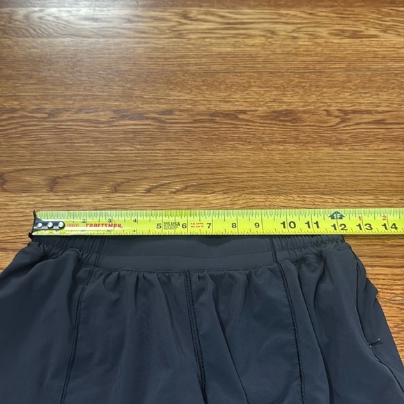 Lululemon Hotty Hot Short II Long 4" Black Size 6 Tall - Picture 11 of 13